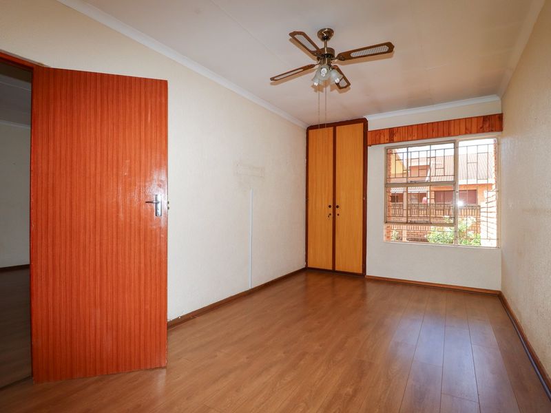 COZY UNIT IN A RETIREMENT VILLAGE - Photo 8