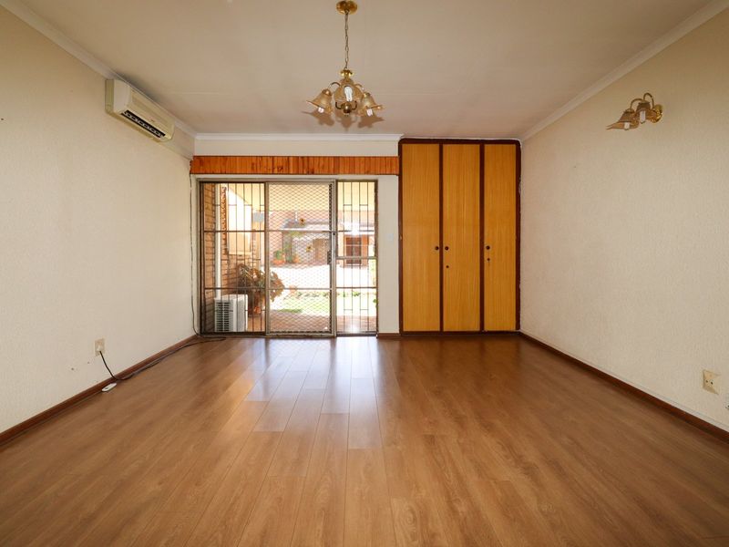 COZY UNIT IN A RETIREMENT VILLAGE - Photo 6