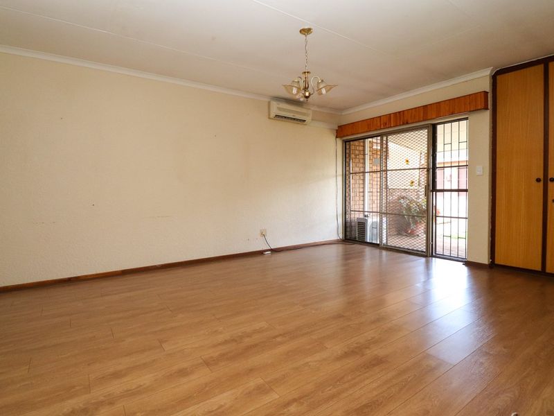 COZY UNIT IN A RETIREMENT VILLAGE - Photo 7