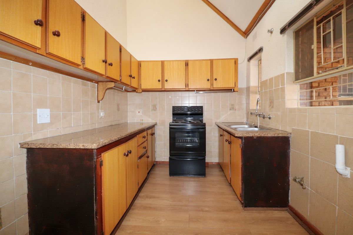 COZY UNIT IN A RETIREMENT VILLAGE - Photo 5