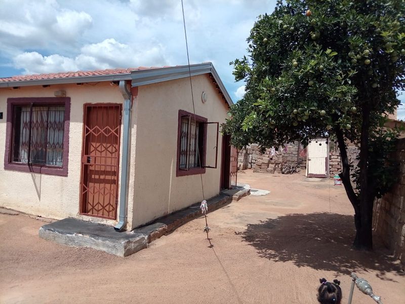 2 Bedroom House in Soshanguve P - Photo 5