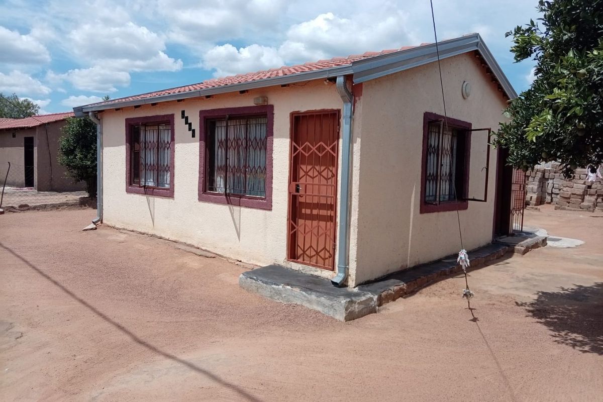 2 Bedroom House in Soshanguve P - Photo 3