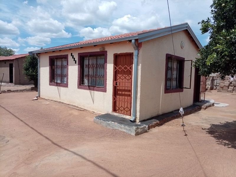 2 Bedroom House in Soshanguve P - Photo 3