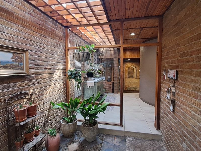 Immaculate Family Home in upper Universitas area - Photo 6