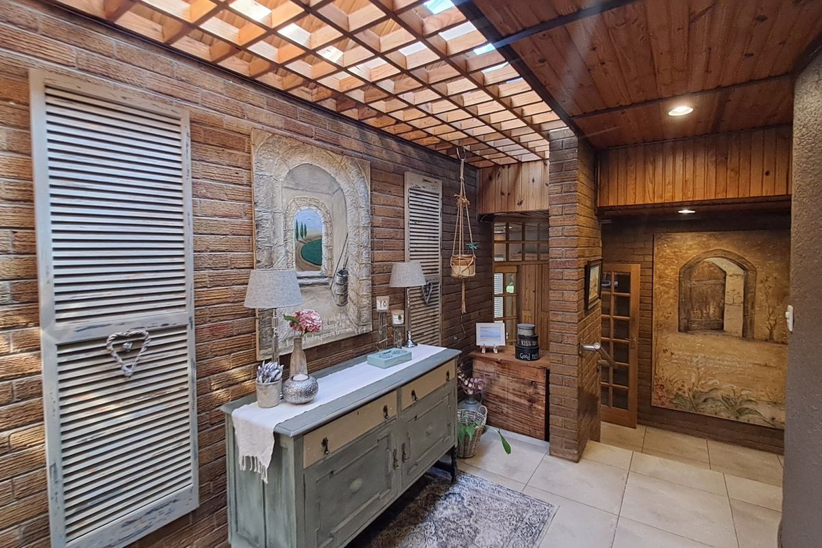 Immaculate Family Home in upper Universitas area - Photo 5