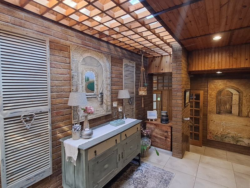 Immaculate Family Home in upper Universitas area - Photo 5