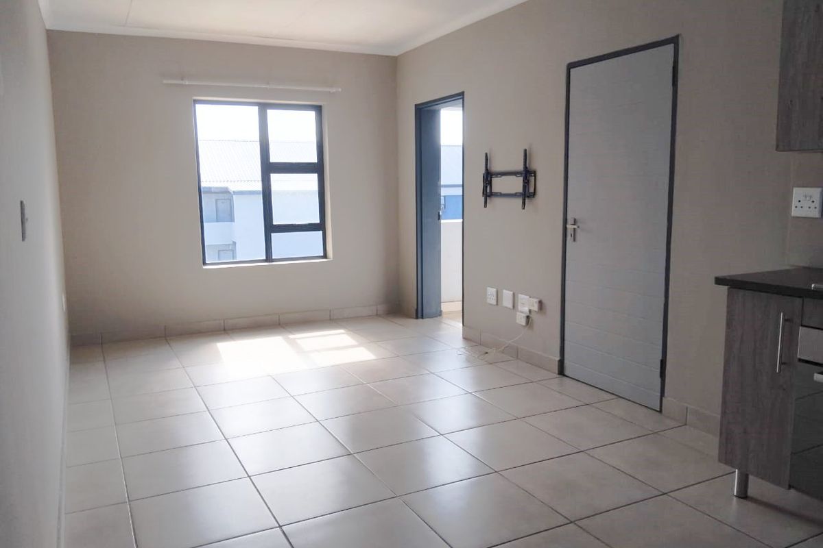 Stunning 1 Bedroom Apartment For Sale in Glen Acres Estate, Glen Austin, Midrand - Photo 5