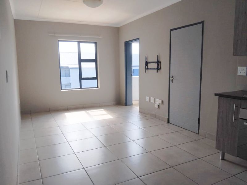Stunning 1 Bedroom Apartment For Sale in Glen Acres Estate, Glen Austin, Midrand - Photo 5