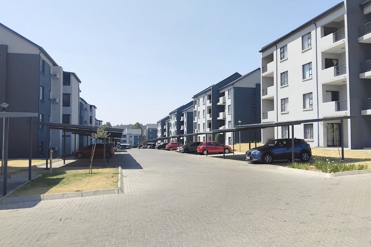 Stunning 1 Bedroom Apartment For Sale in Glen Acres Estate, Glen Austin, Midrand - Photo 2