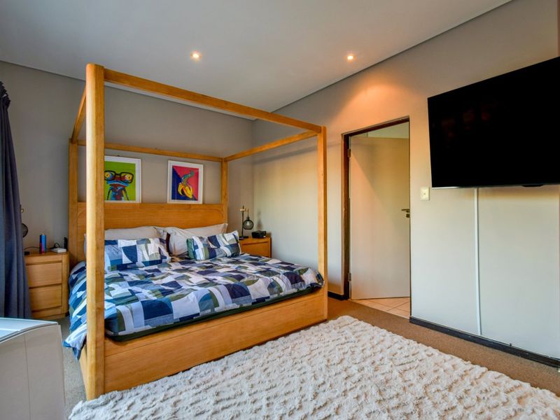 ULTRA-MODERN 2 BEDROOM BOUTIQUE HOME IN LOMBARDY ESTATE - Photo 6