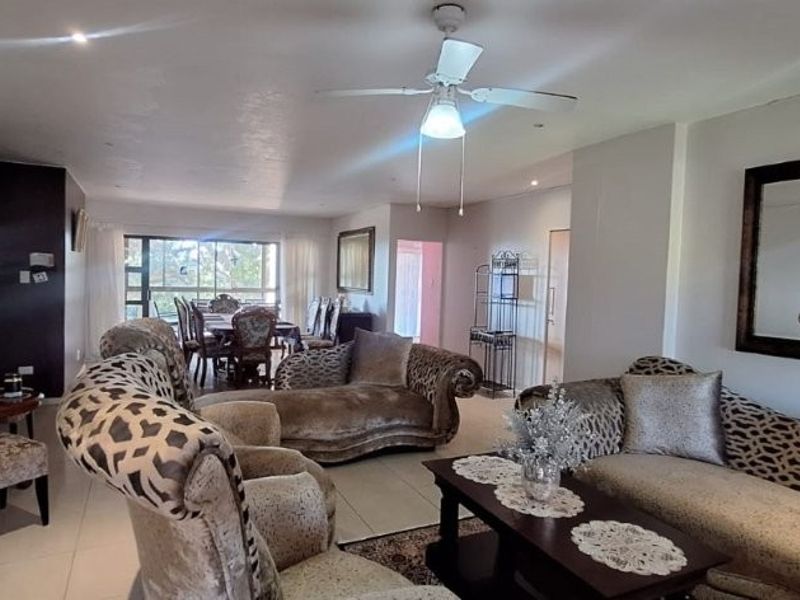 Exclusive Coastal Living At Its Best - Photo 9