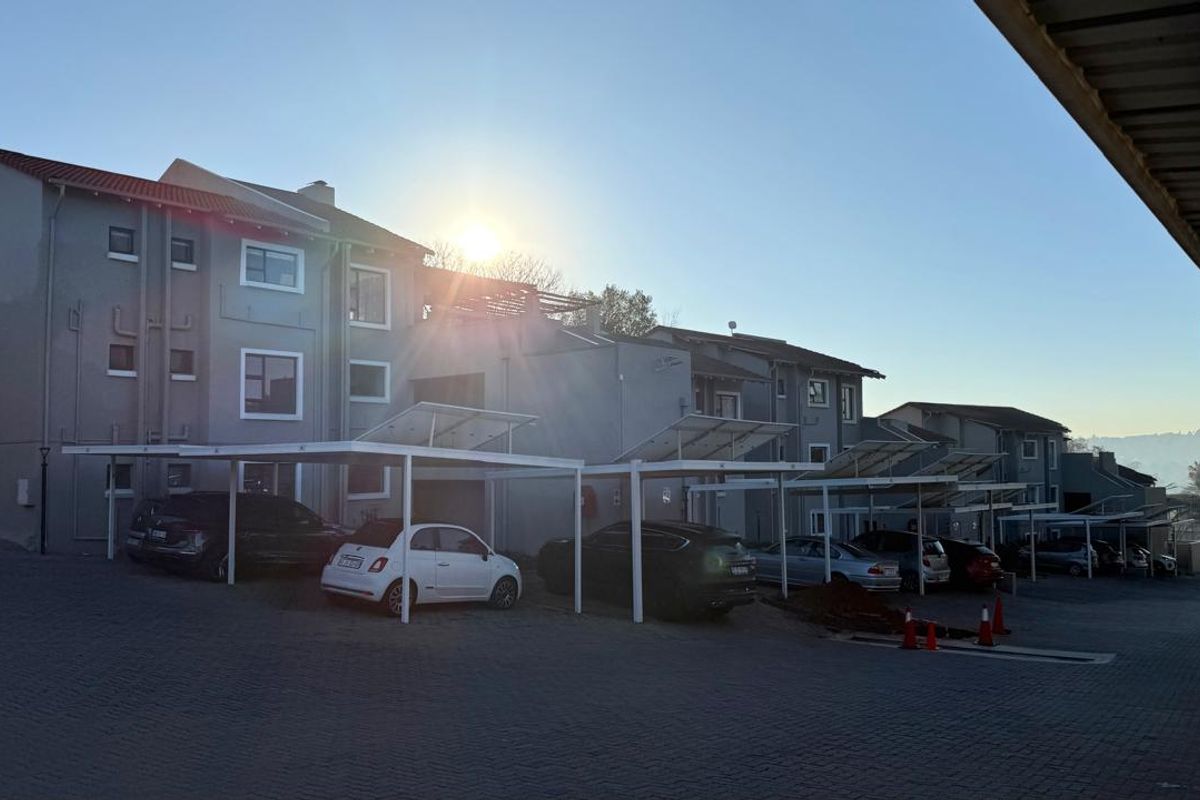 Fully Furnished 2-Bed in | Bryanston - Photo 4