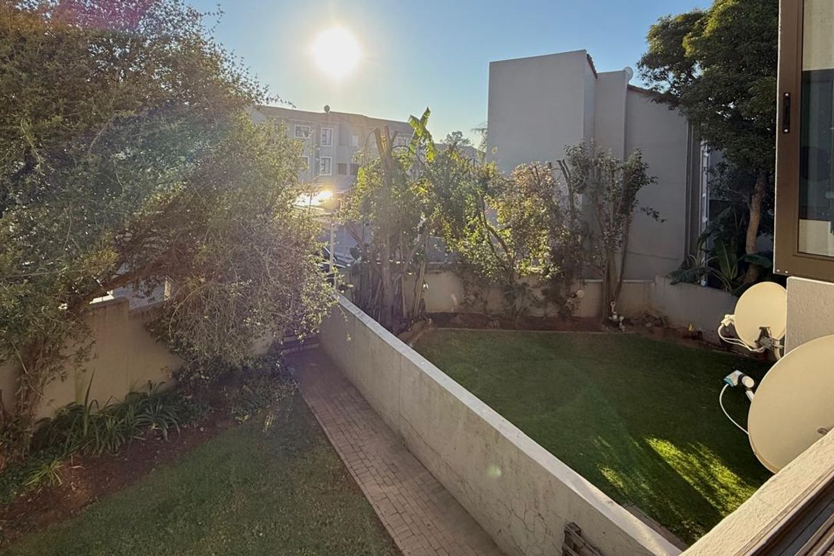 Fully Furnished 2-Bed in | Bryanston - Photo 3