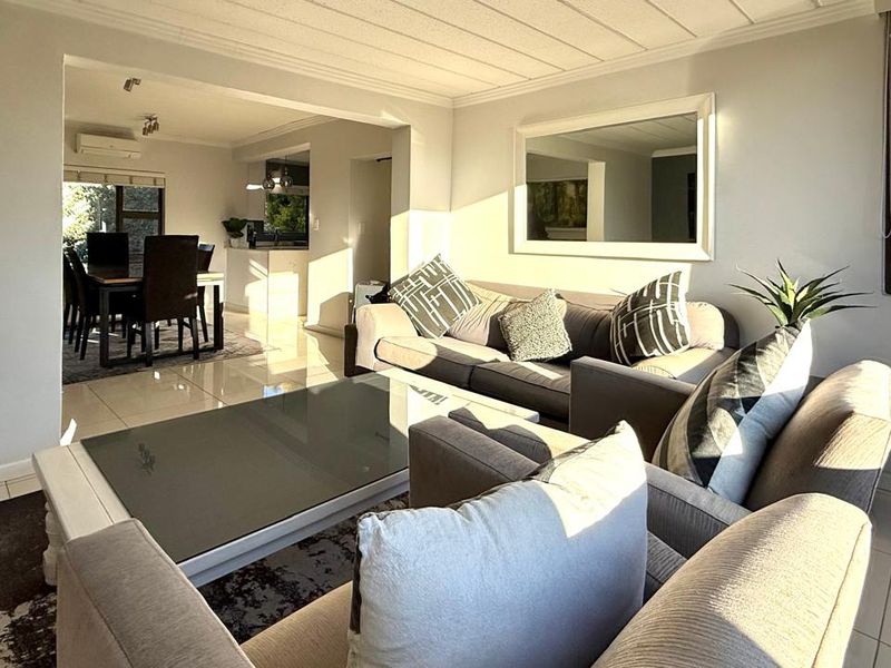 Fully Furnished 2-Bed in | Bryanston - Photo 2
