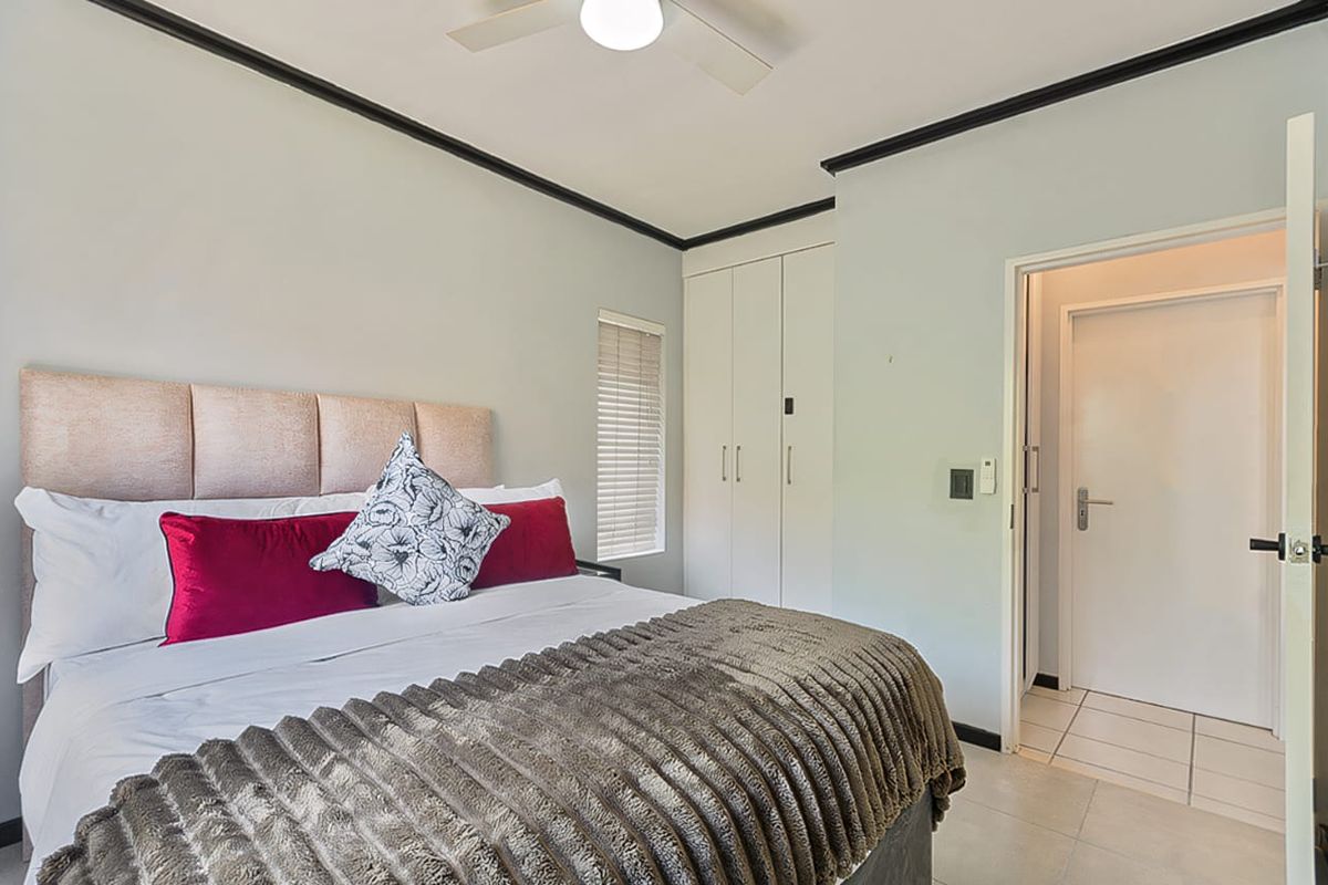 2 Bedroom Loft Apartment – Paulshof (2nd Floor) - Photo 5