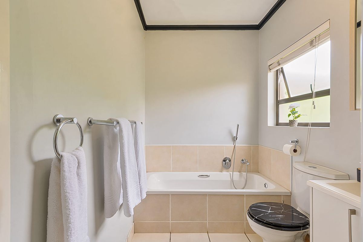 2 Bedroom Loft Apartment – Paulshof (2nd Floor) - Photo 4