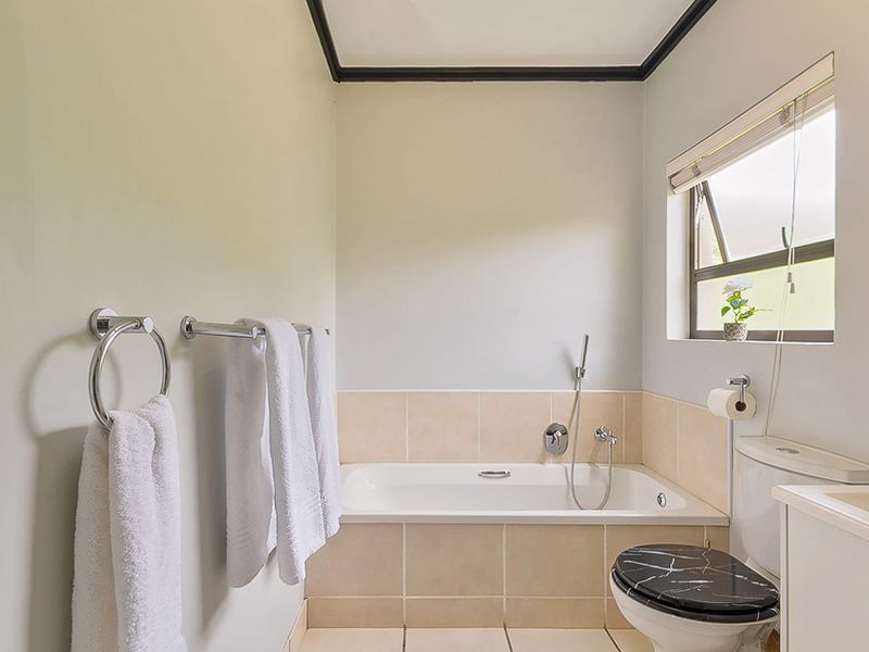 2 Bedroom Loft Apartment – Paulshof (2nd Floor) - Photo 4