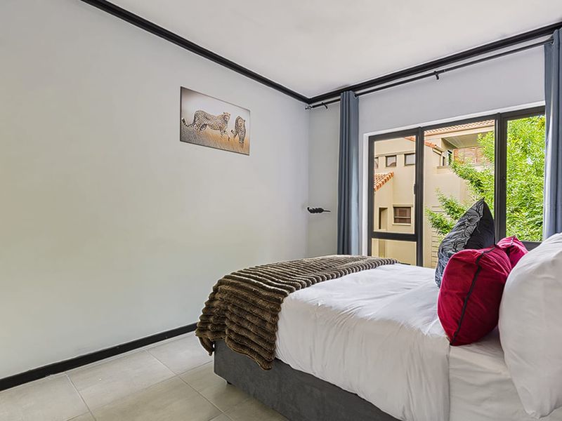 2 Bedroom Loft Apartment – Paulshof (2nd Floor) - Photo 7