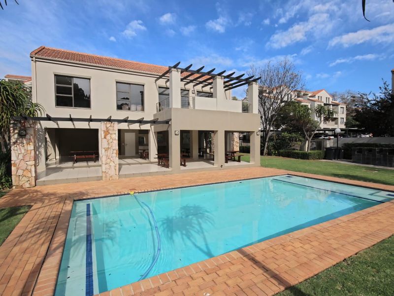 2 Bedroom Loft Apartment – Paulshof (2nd Floor) - Photo 6