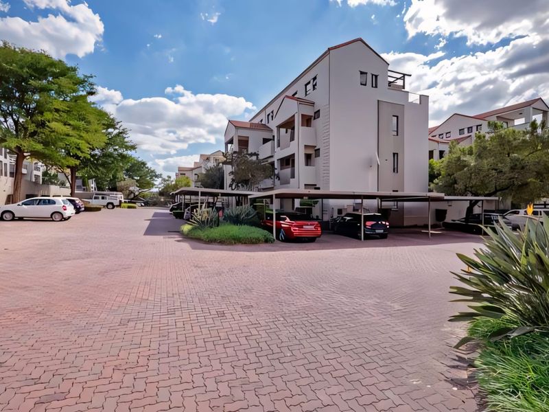 2 Bedroom Loft Apartment – Paulshof (2nd Floor) - Photo 8