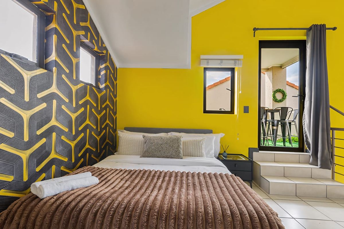 Luxury Fully Furnished Loft Apartment – Paulshof - Photo 3