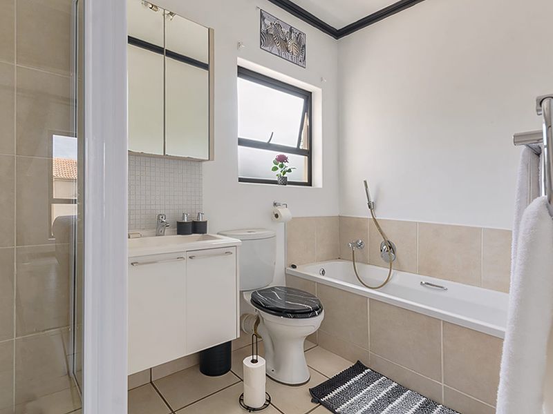 Luxury Fully Furnished Loft Apartment – Paulshof - Photo 5