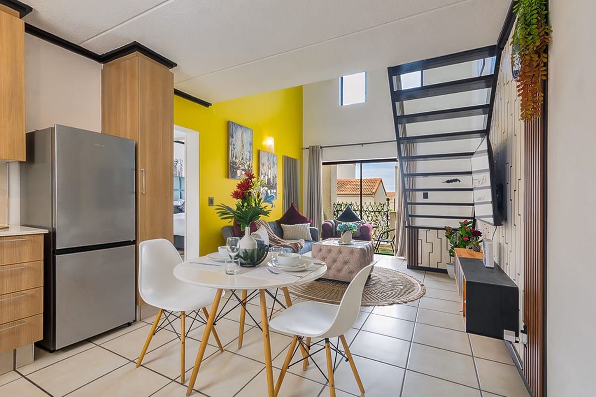 Luxury Fully Furnished Loft Apartment – Paulshof - Photo 2