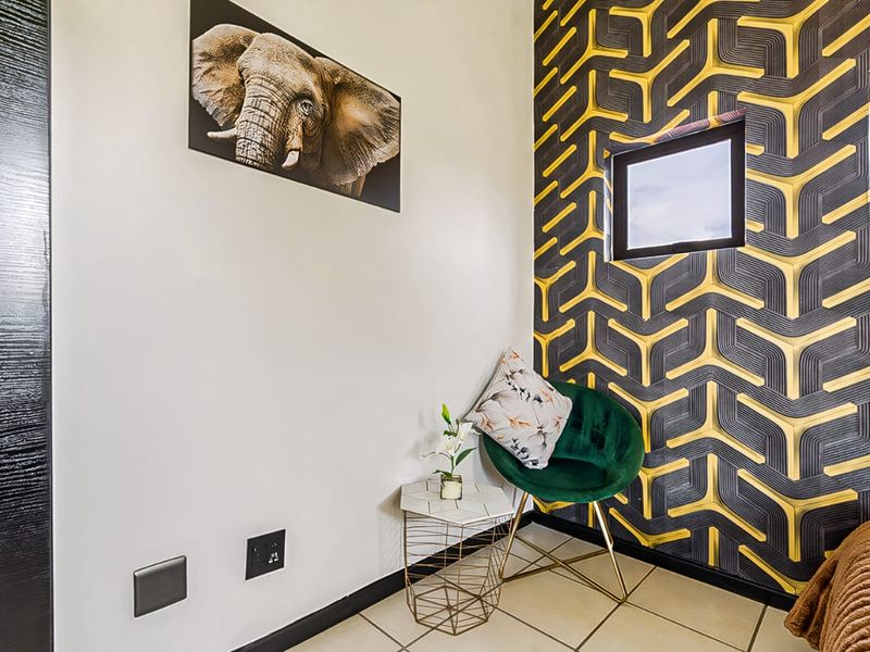 Luxury Fully Furnished Loft Apartment – Paulshof - Photo 4