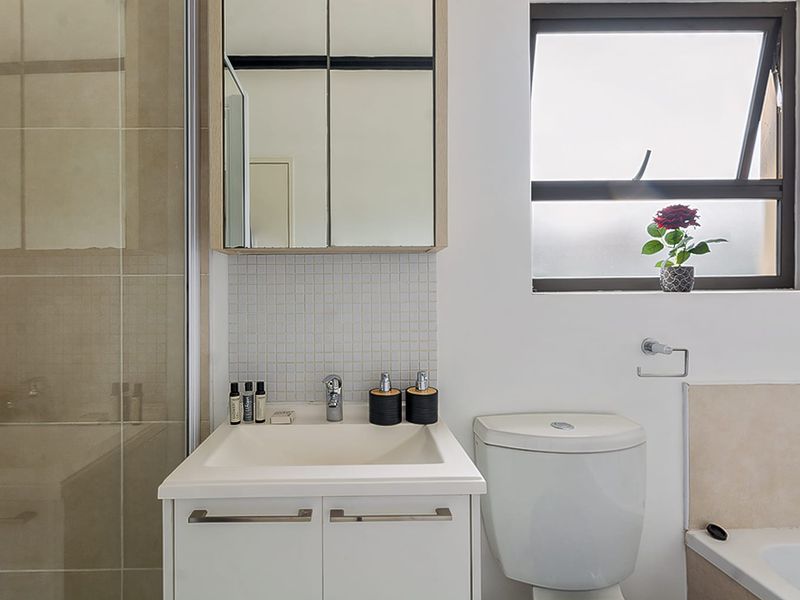 Luxury Fully Furnished Loft Apartment – Paulshof - Photo 8