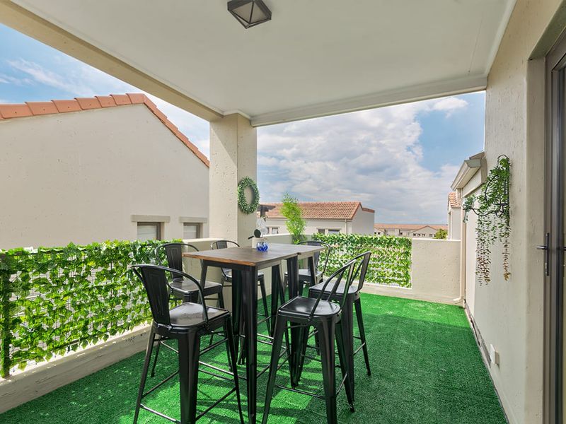 Luxury Fully Furnished Loft Apartment – Paulshof - Photo 7