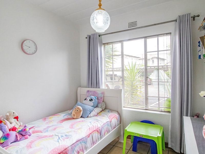 Affordable & Convenient 3 Bedroom Flat – Great Investment Opportunity! - Photo 5