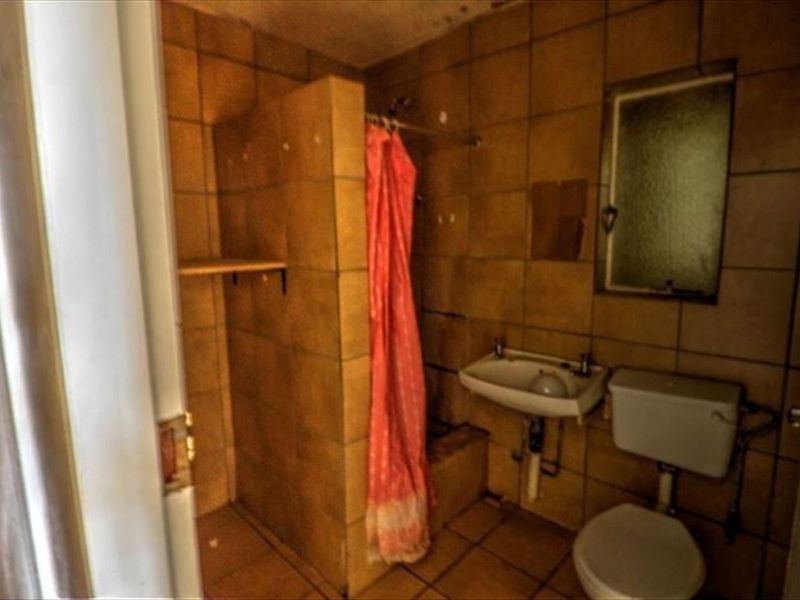 Modern 1 Bedroom Home with Comfortable Living Spaces - Photo 3