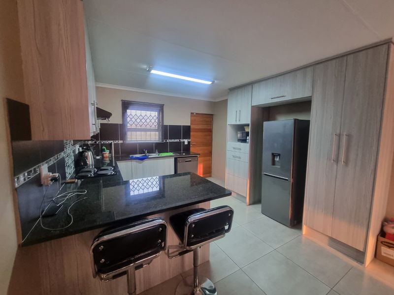 Modern family home in an immaculate condition  - Photo 4