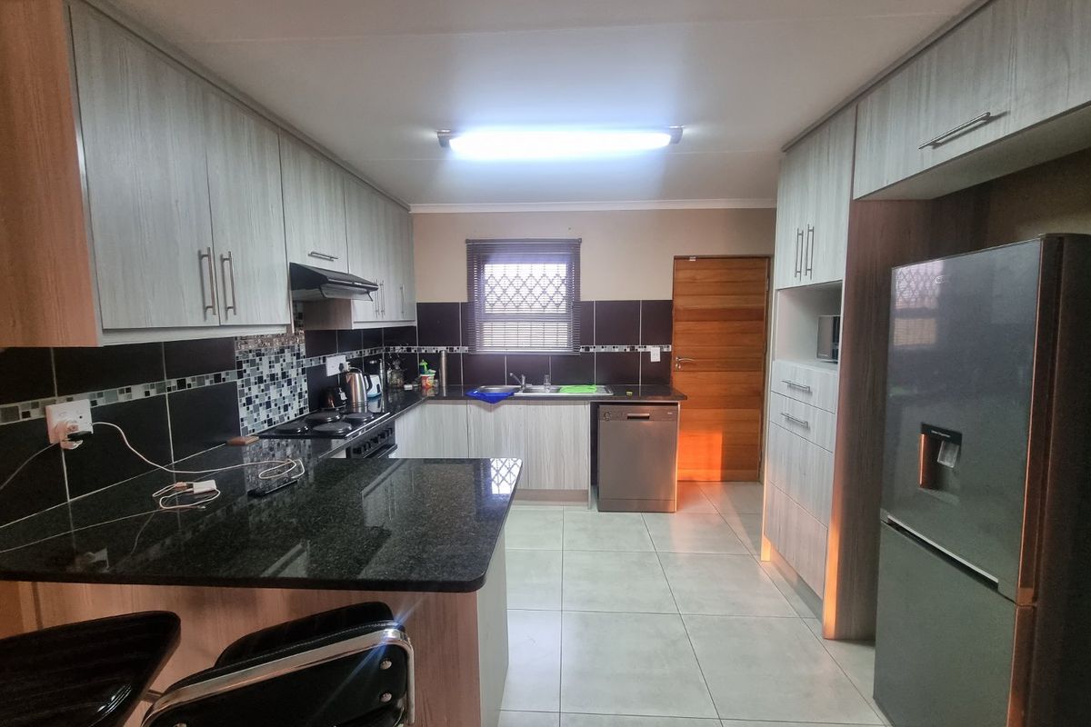 Modern family home in an immaculate condition  - Photo 5