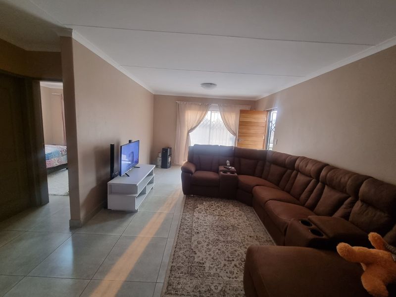 Modern family home in an immaculate condition  - Photo 9