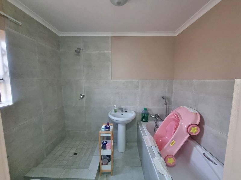 Modern family home in an immaculate condition  - Photo 10