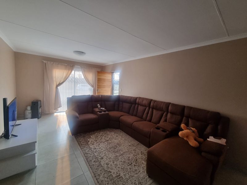 Modern family home in an immaculate condition  - Photo 8