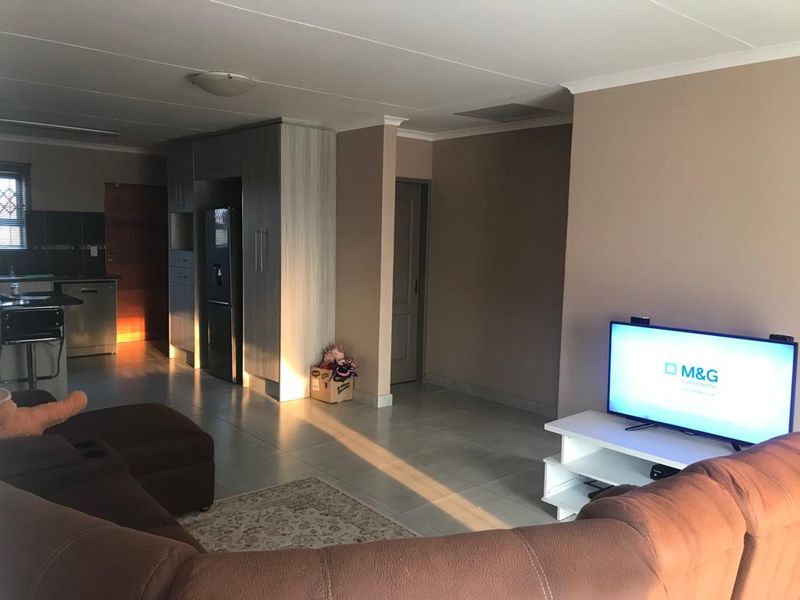 Modern family home in an immaculate condition  - Photo 7