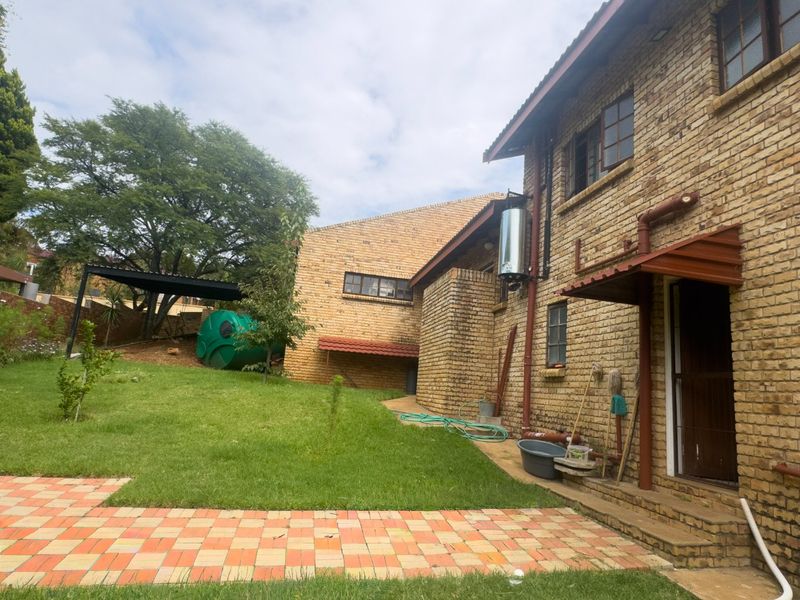 Double storey home - Photo 2