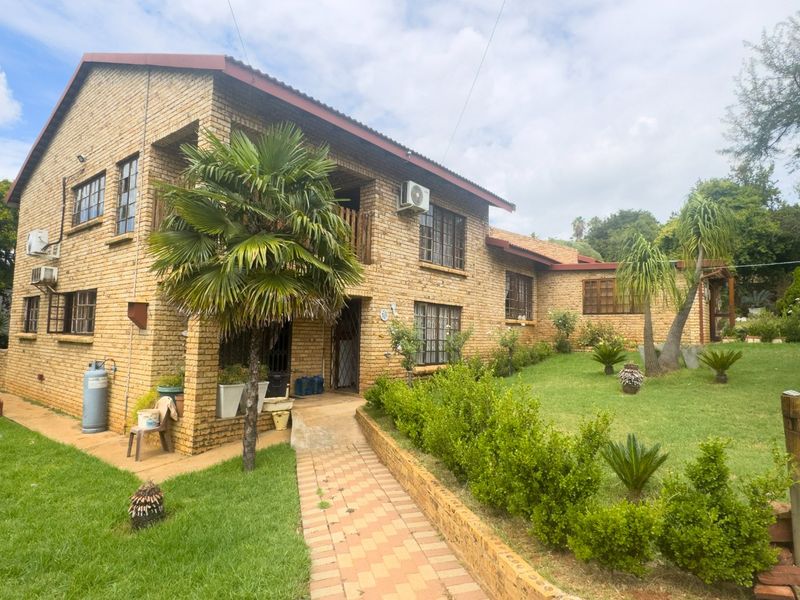 Double storey home - Photo 1