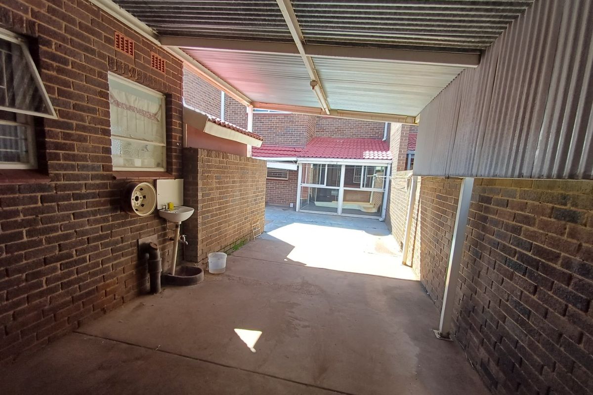 3 Bedroom Townhouse For Sale in Stilfontein. - Photo 5