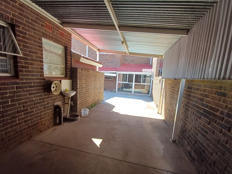 3 Bedroom Townhouse For Sale in Stilfontein. - Photo 5