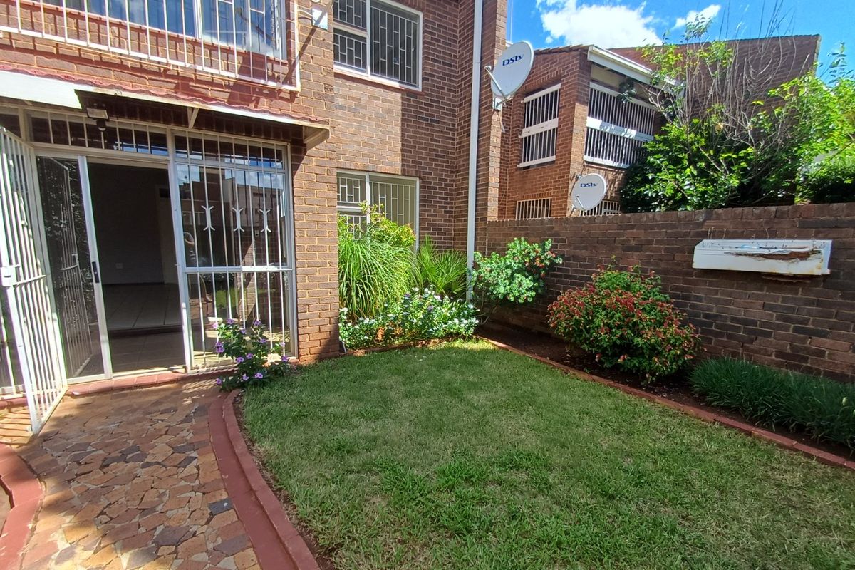 3 Bedroom Townhouse For Sale in Stilfontein. - Photo 3