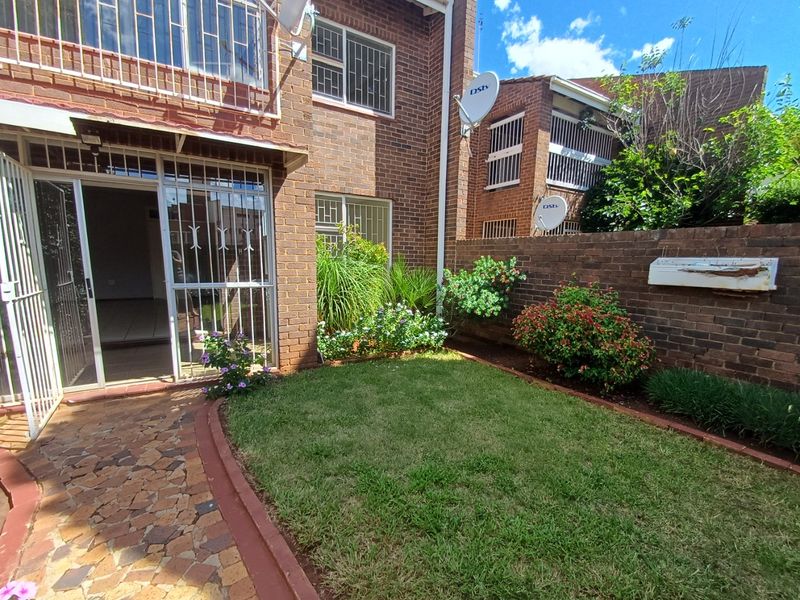 3 Bedroom Townhouse For Sale in Stilfontein. - Photo 3