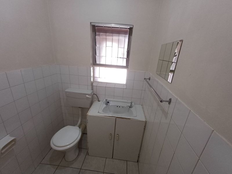 3 Bedroom Townhouse For Sale in Stilfontein. - Photo 10