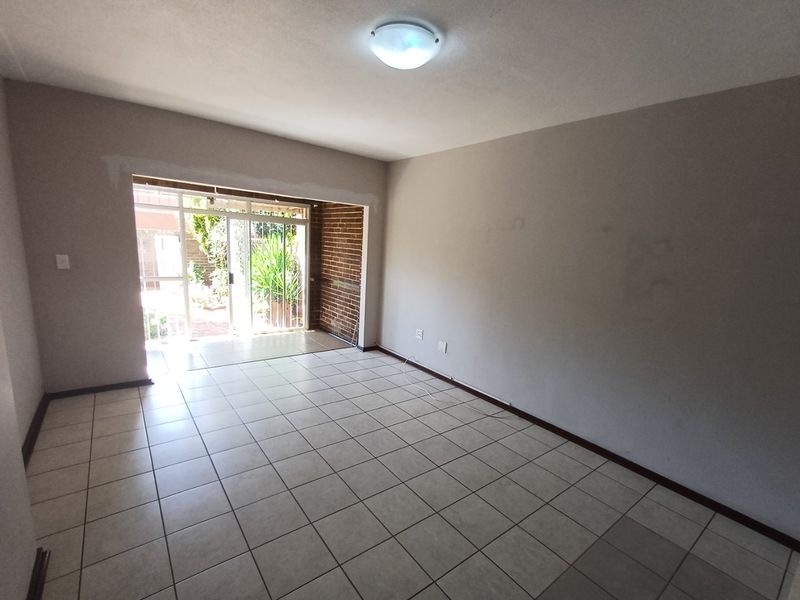 3 Bedroom Townhouse For Sale in Stilfontein. - Photo 8