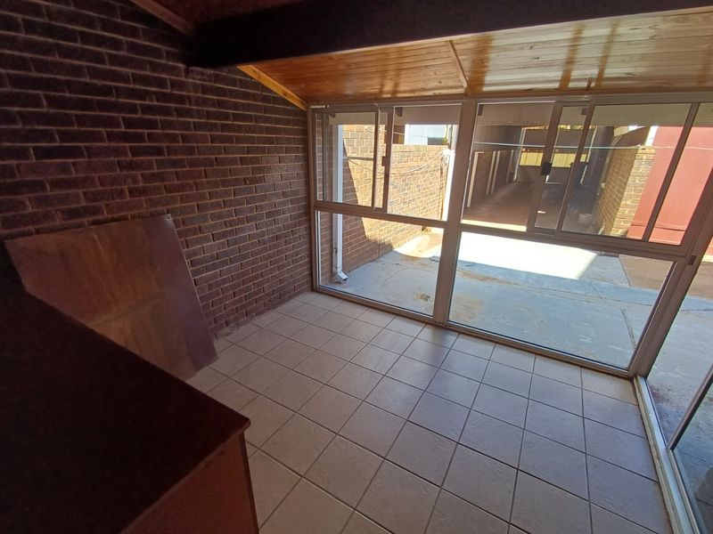 3 Bedroom Townhouse For Sale in Stilfontein. - Photo 7