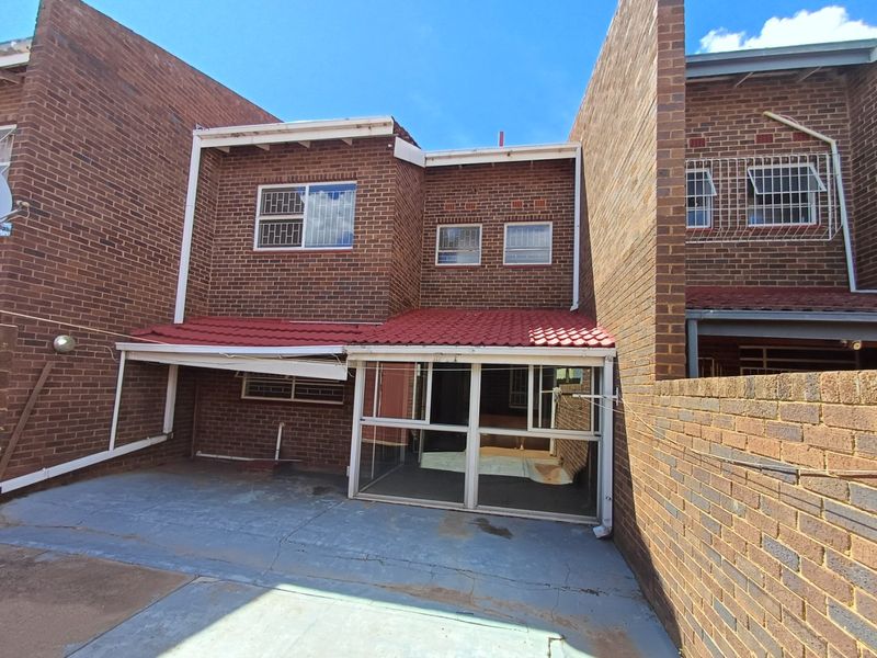 3 Bedroom Townhouse For Sale in Stilfontein. - Photo 4