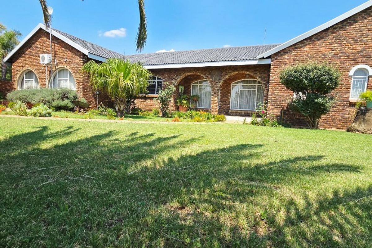 Stylish Family Home with Solar Power, Lapa & Pool – A Must-See! - Photo 2