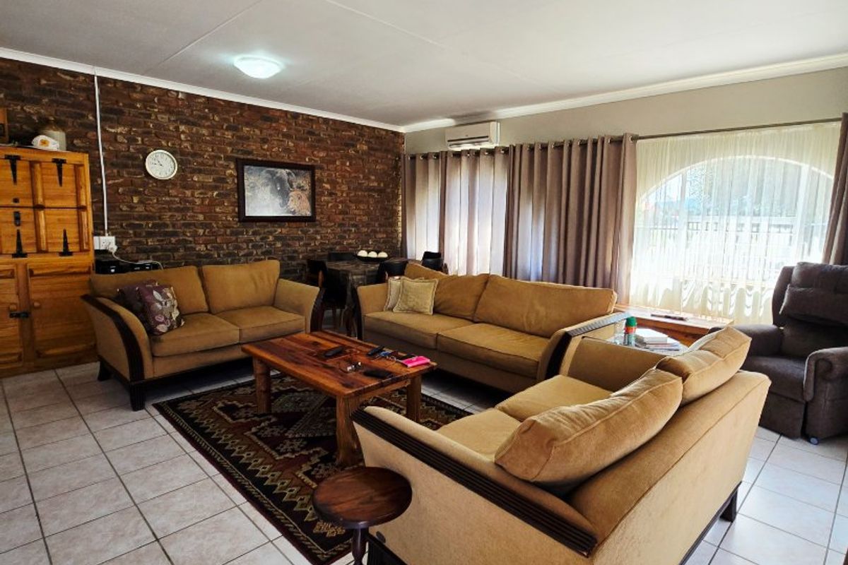 Stylish Family Home with Solar Power, Lapa & Pool – A Must-See! - Photo 5